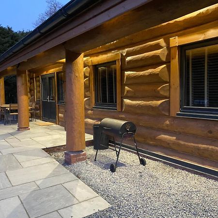 Ewes Water Log Cabins Langholm Eksteriør bilde