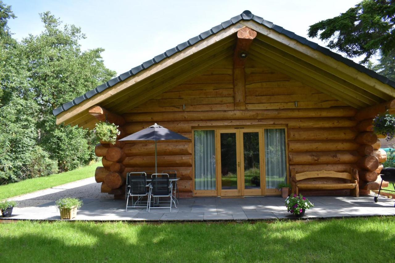 Ewes Water Log Cabins Langholm Eksteriør bilde