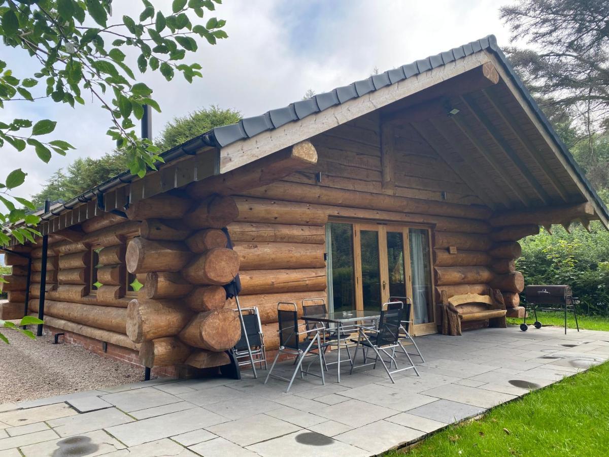 Ewes Water Log Cabins Langholm Eksteriør bilde